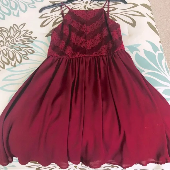 Ladies Lily Rose burgundy mini dress - Picture 1 of 2